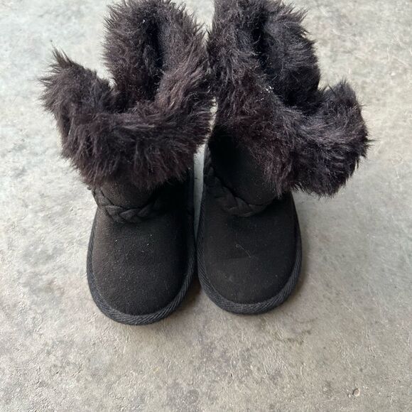 BABY GIRL BOOTIES SIZE 6 - Picture 3 of 4